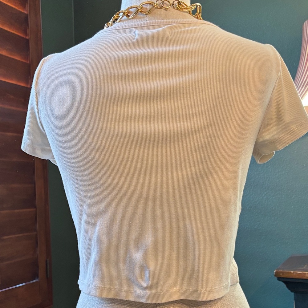 Madewell Cream Ribbed Scoop Neck Crop Top with Snap Detail - Picture 6 of 10